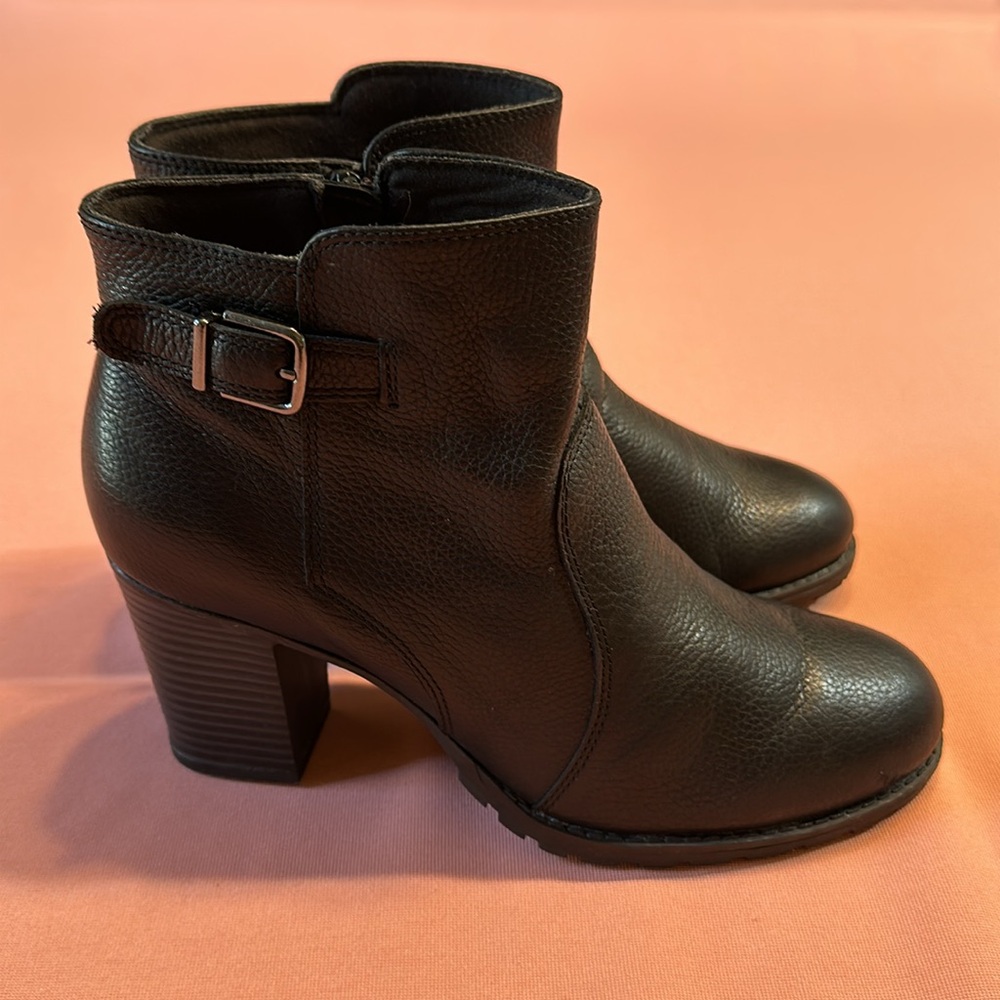 New COLLECTION by CLARKS Leather Boots. Blackck. Size 9.